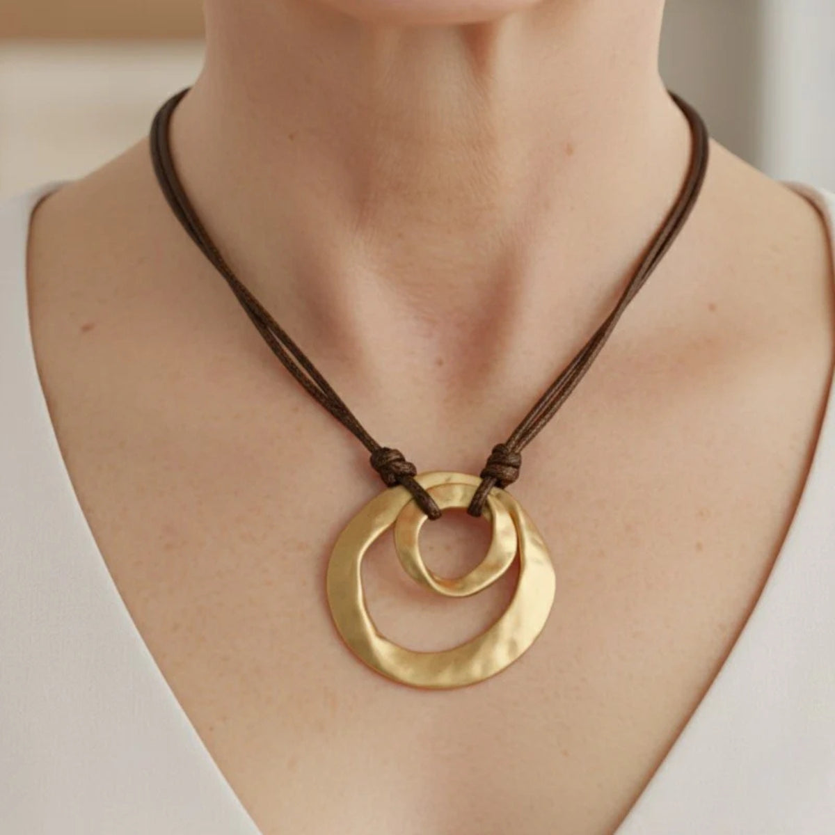 Kaelis Halsband – Guld