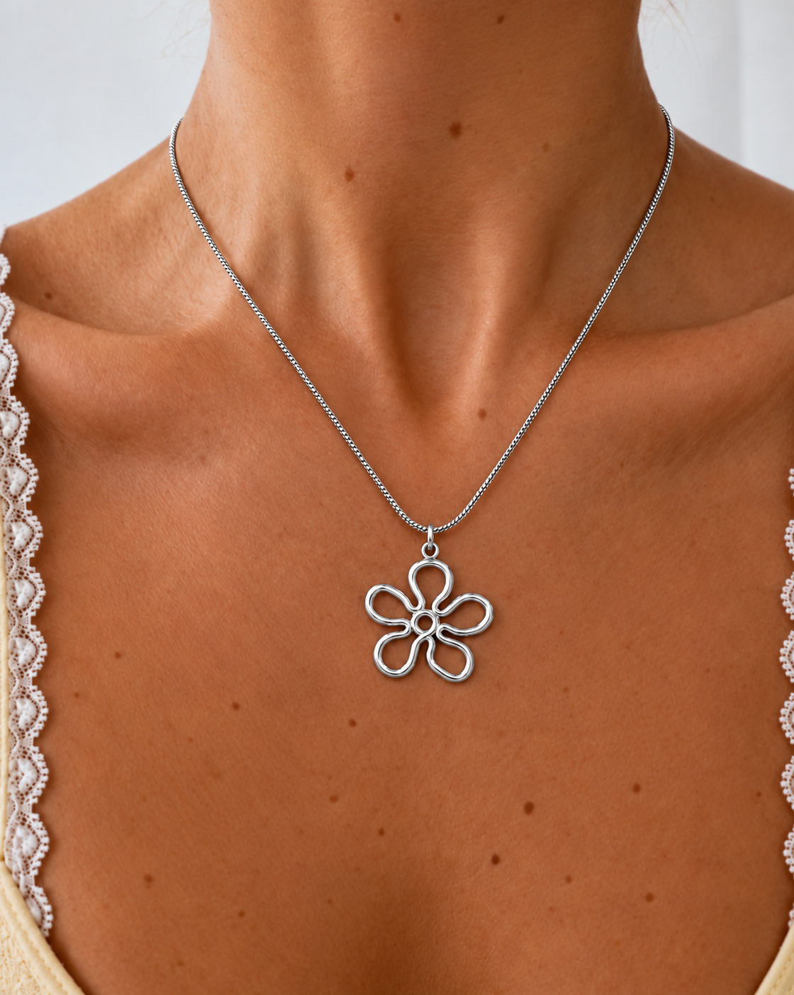 Avela Flower Necklace – Silver